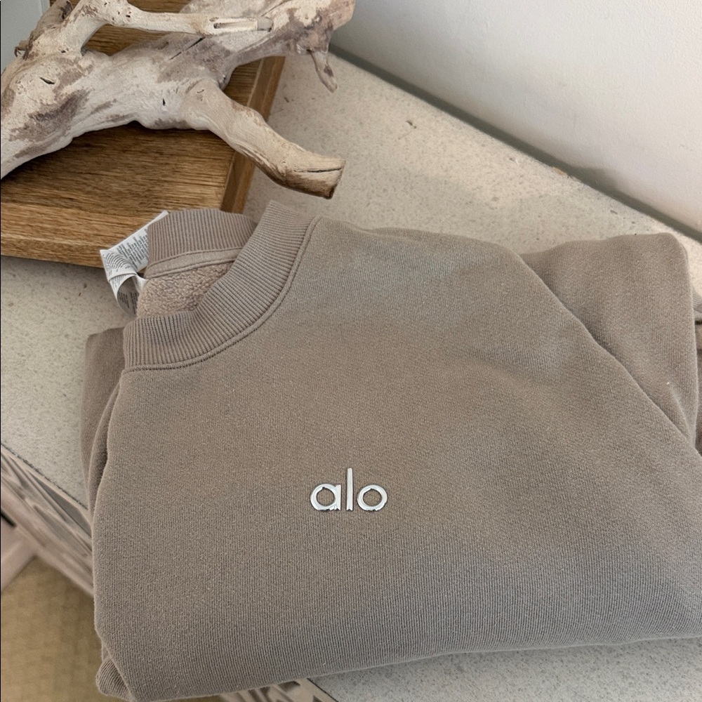 ALO Yoga Men's Beige Crewneck Sweater